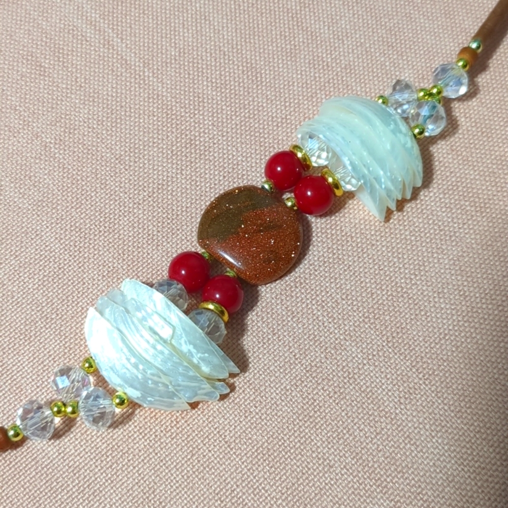 Bracelet with shells and leather